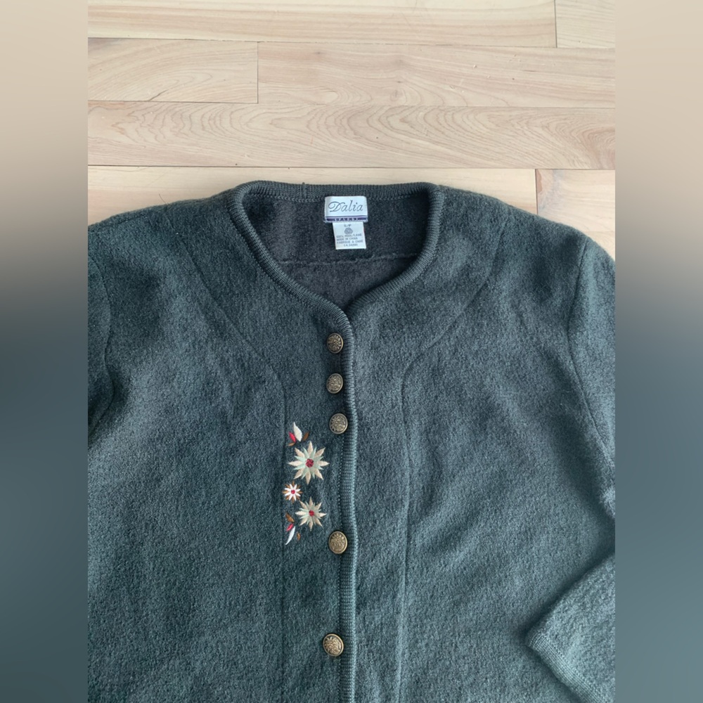 VINTAGE - Floral Embroidered Wool Blend Cardigan | Nordic Style - Picture 5 of 9